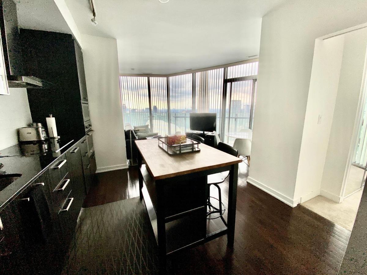 Corporate Suite Toronto Ngoại thất bức ảnh